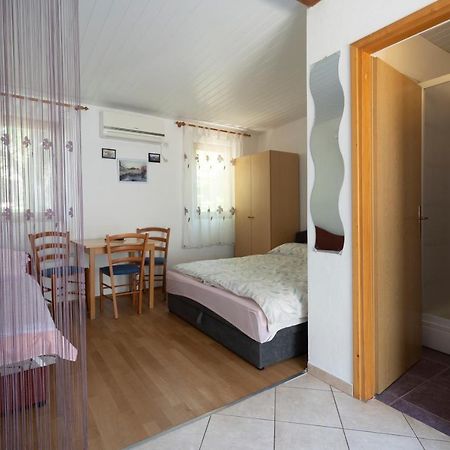 Studio Apartman Ema Gornji Karin Exterior foto